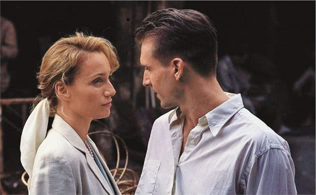 英国小镇在翻修房屋的时候,天棚中掉下猫木乃伊,这风俗源于埃及