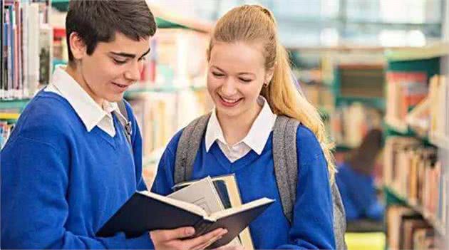 英国小镇在翻修房屋的时候,天棚中掉下猫木乃伊,这风俗源于埃及